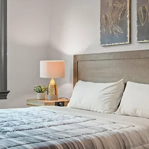luxury-and-stylish-2bedroom-apartment-on-carson-south.hotels-in-pittsburgh.com/